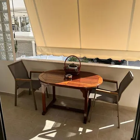 Kanes Free Rooftop Pool Access