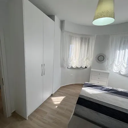 Kanes Free Rooftop Pool Access Apartment
