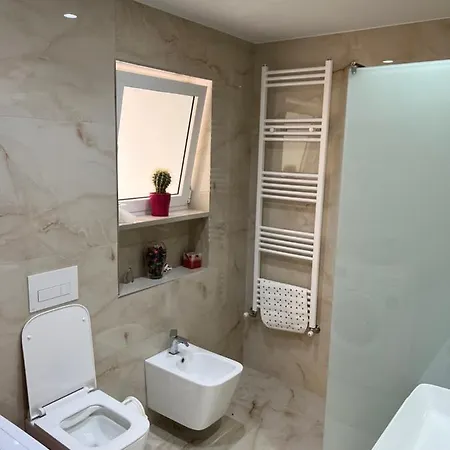 Apartment Kanes Free Rooftop Pool Access